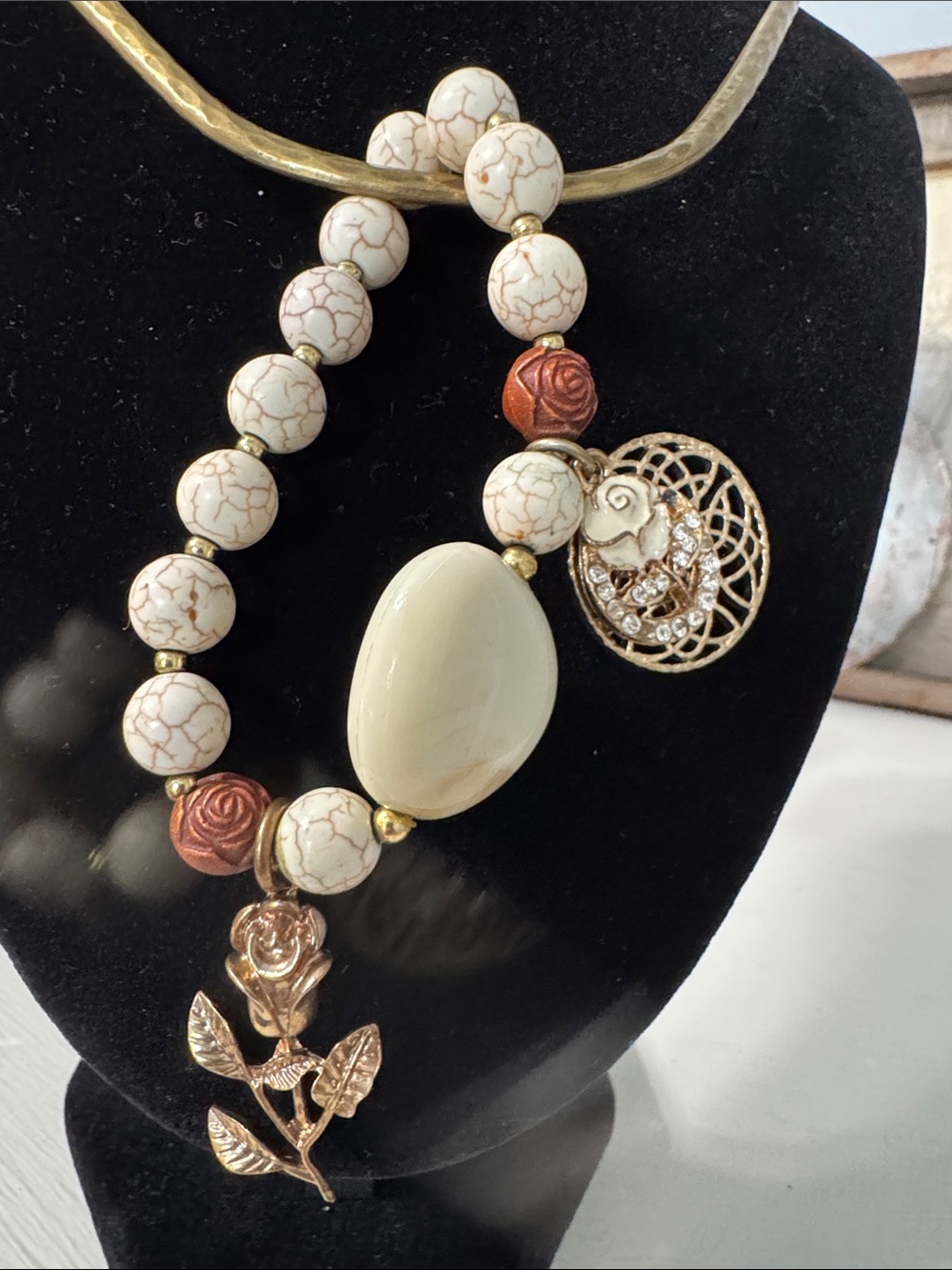 Magnesite Ivory and Rose Gold Beaded Stretch Bracelet